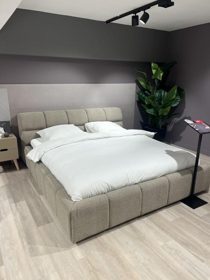 Swiss Sense Köln, Hohenstaufenring in Köln