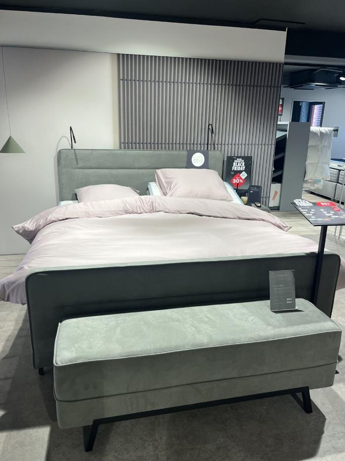 Swiss Sense Köln, Hohenstaufenring in Köln