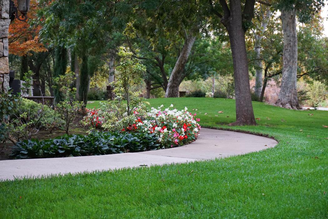 Legendary Landscaping Inc. Image