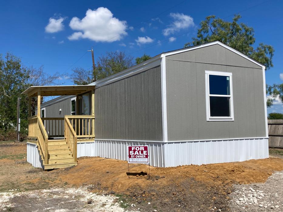 Lakefront Village Mobile Home & RV Community - Corsicana, TX