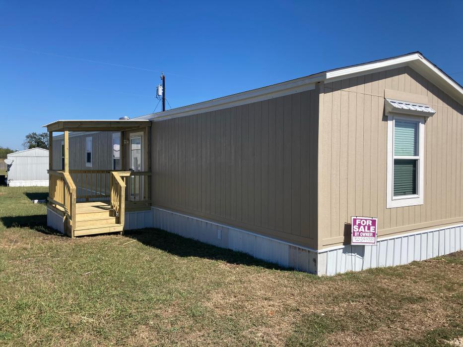 Lakefront Village Mobile Home & RV Community - Corsicana, TX