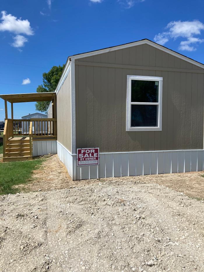 Lakefront Village Mobile Home & RV Community - Corsicana, TX