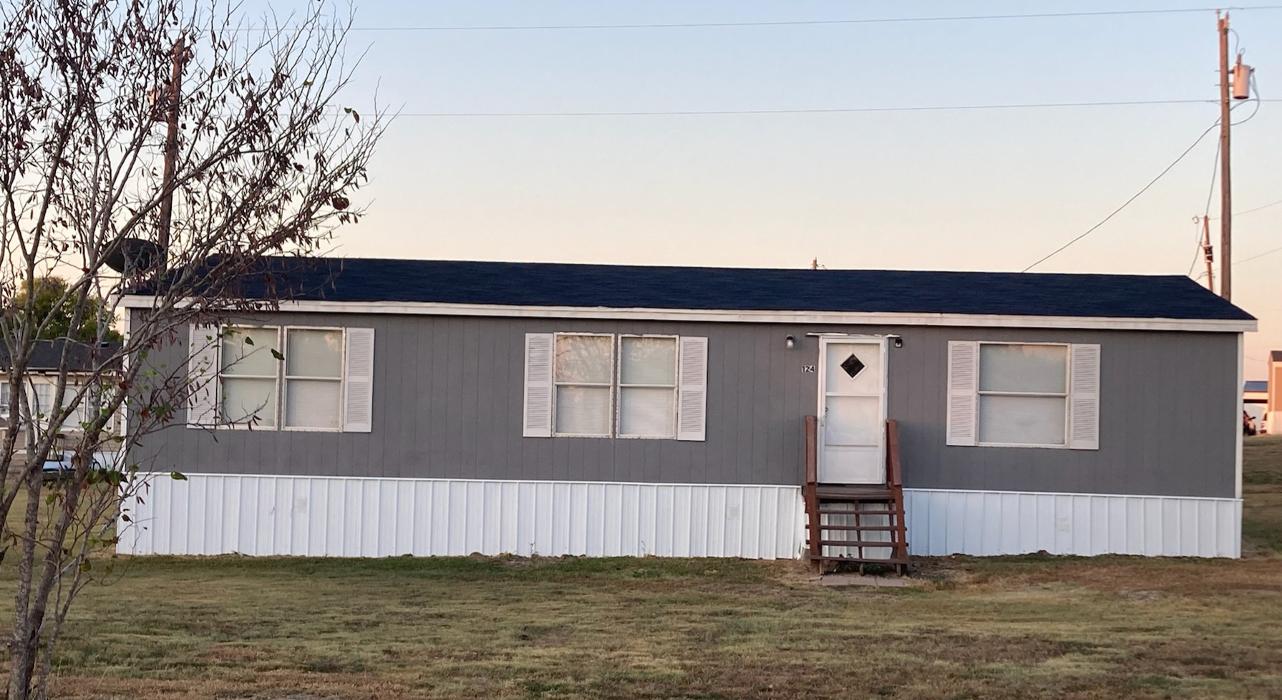 Lakefront Village Mobile Home & RV Community - Corsicana, TX
