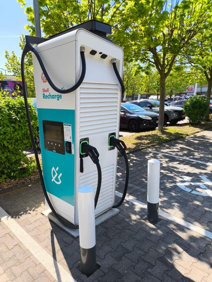 Shell Recharge Charging Station, Eschweilerstraße in Hürth
