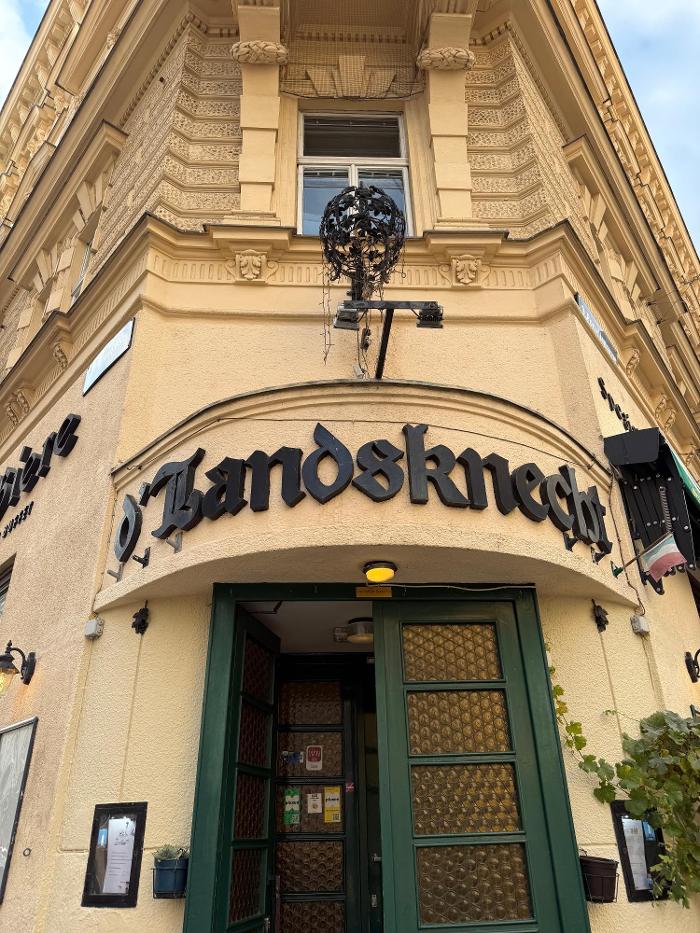 Restaurant D'Landsknecht, Porzellangasse in Wien