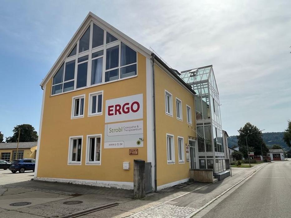 ERGO Versicherung Christian Heumüller, Clara-Schuhmann-Straße in Regensburg