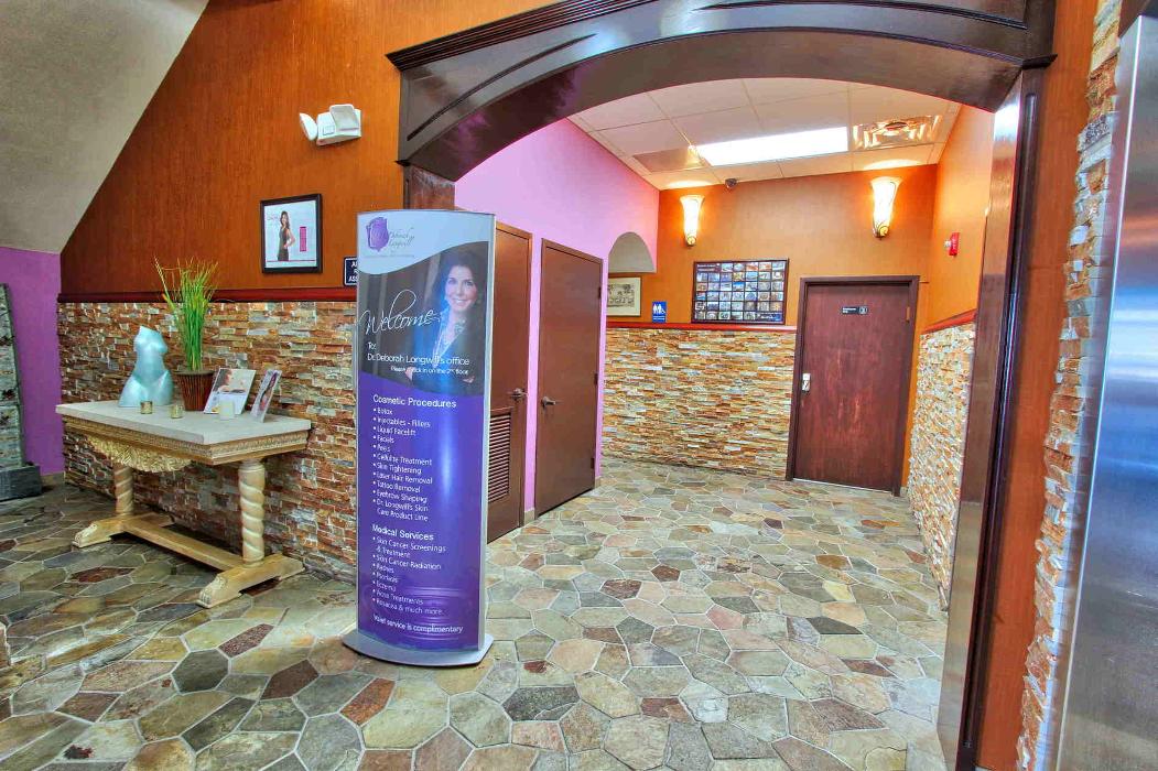 Dr. Longwill Skin Care Logo