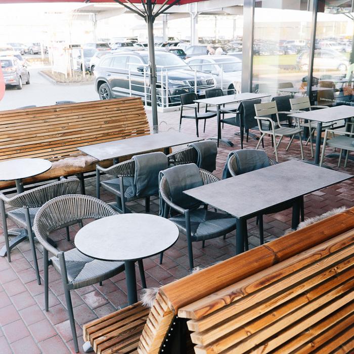 Junge Die Bäckerei., Vor dem Delftor in Itzehoe