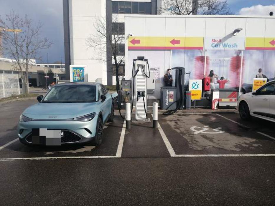 Shell Recharge Charging Station, Frankfurter Ring in München