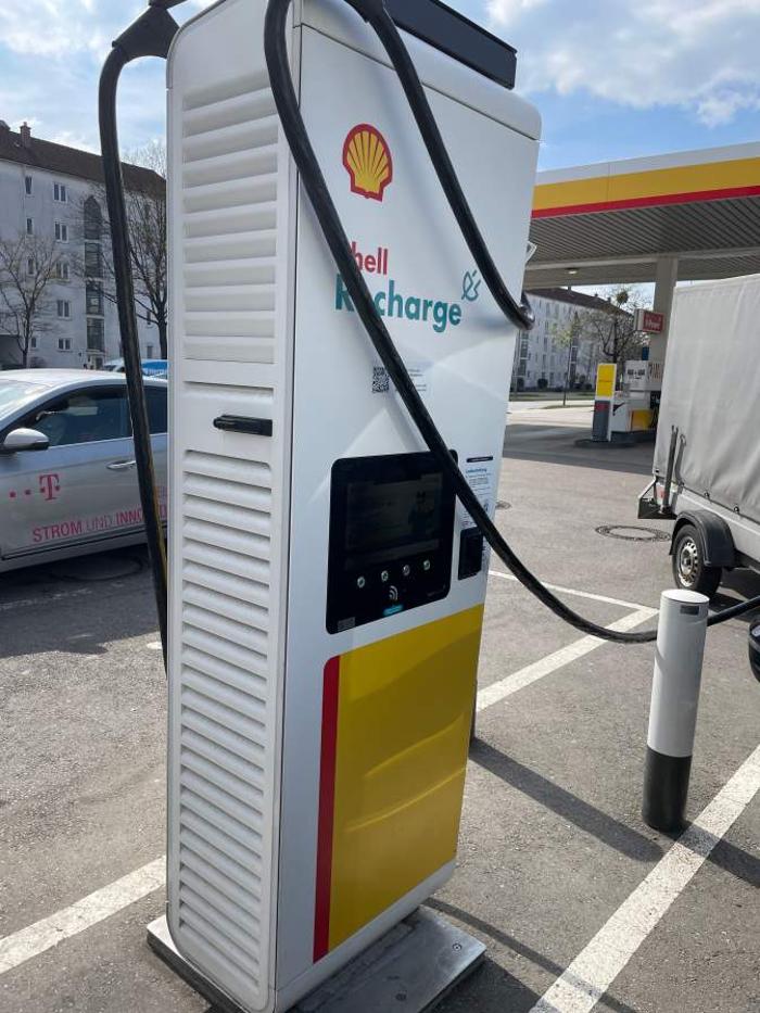 Shell Recharge Charging Station, Frankfurter Ring in München