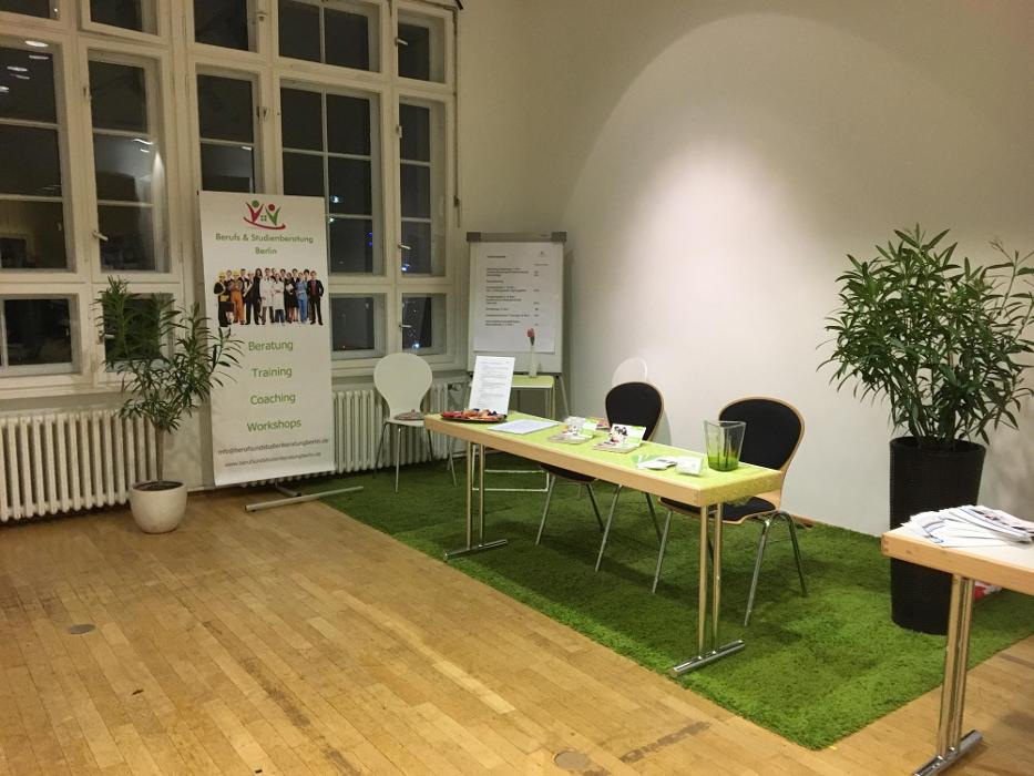 Berufs- und Studienberatung, Loewenhardtdamm in Berlin
