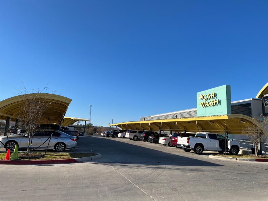 Suds Deluxe Car Wash Image