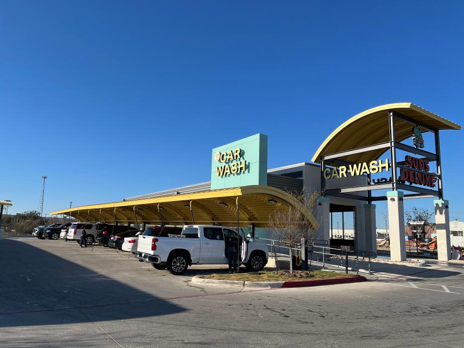 Suds Deluxe Car Wash Image