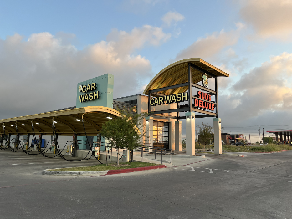 Suds Deluxe Car Wash Image