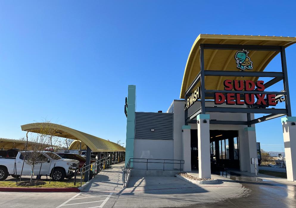 Suds Deluxe Car Wash Image