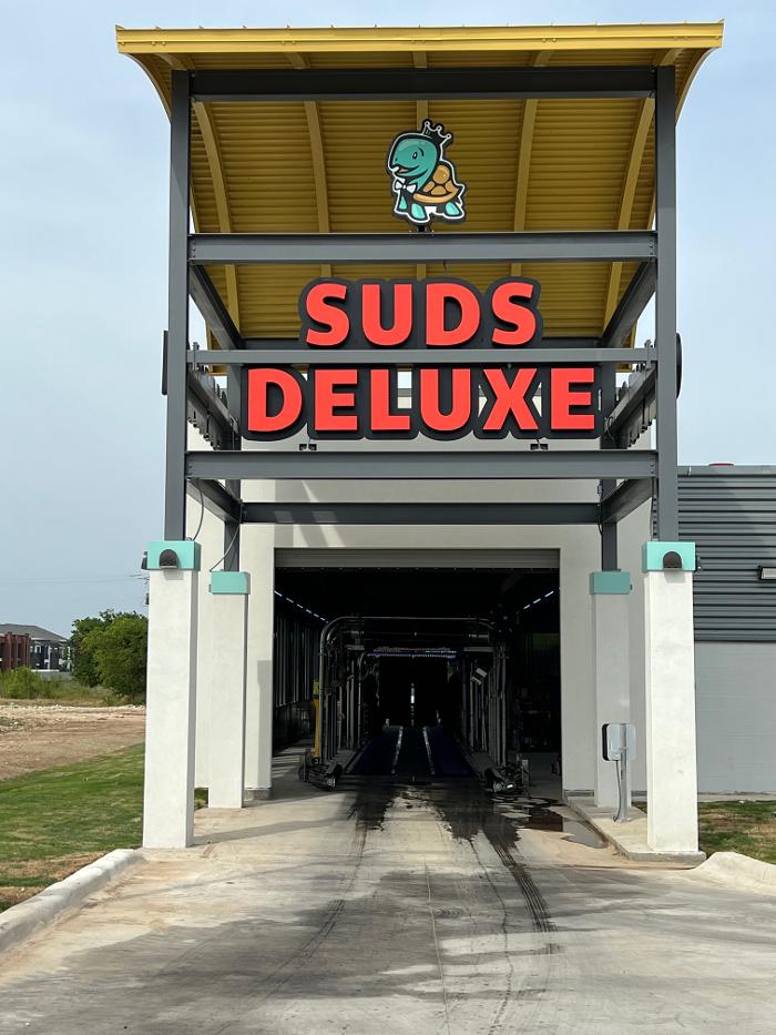Suds Deluxe Car Wash Image