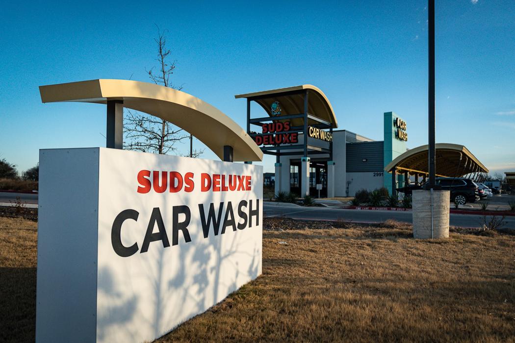 Suds Deluxe Car Wash Image
