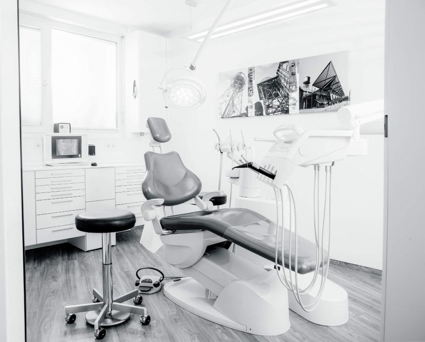 Implantologie in Bochum - Fachzahnarzt für Oralchirurgie Dr. Frederic vom Orde, Elsa-Brändström-Straße in Bochum