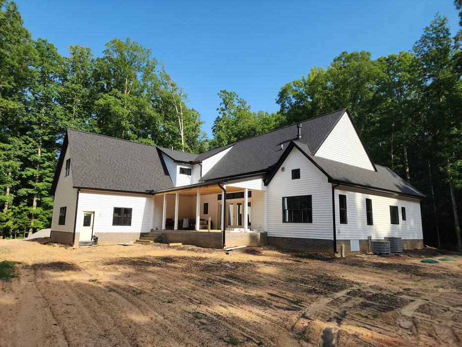 Skyline Roofing and Contracting Logo