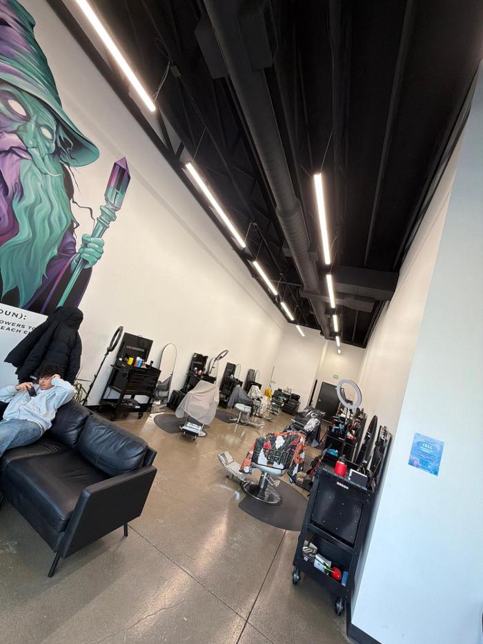 Customize Barbering Logo