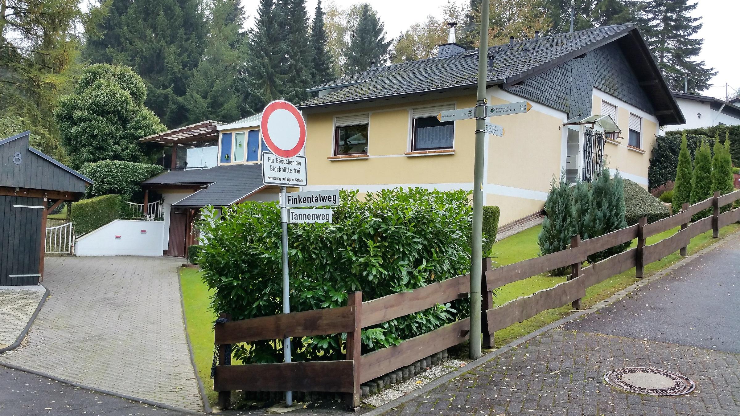 Pfötchen-Date, Tannenweg in Krunkel