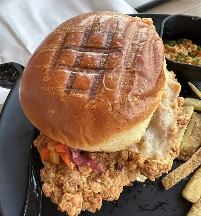 Revel Surf Bar & Grill at Cannon Beach Image