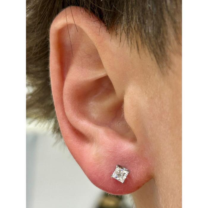 kids and minors ear piercing, family freindly piercing shop Wellington Florida 
