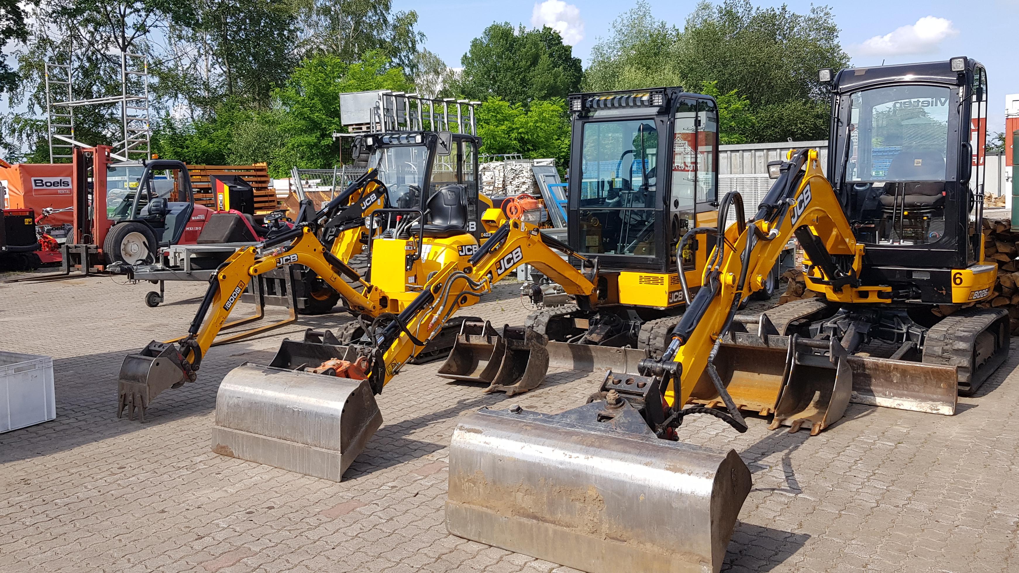 IVL Baumaschinenverleih & Industrieverwertung, Bahndamm in Petershagen