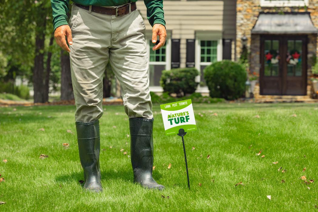 Nature&apos;s Turf Logo