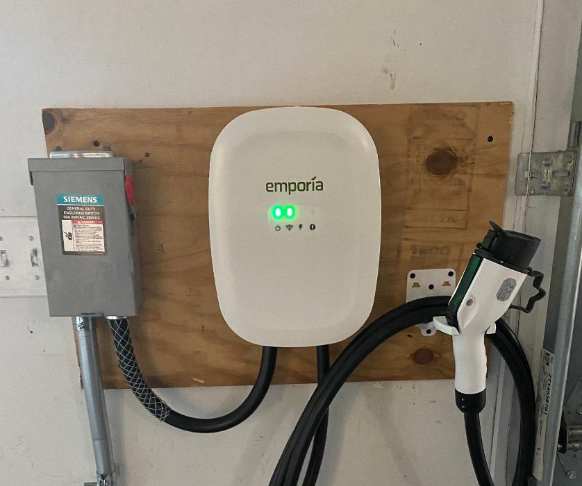 Mountain Range Electric LLC Logo