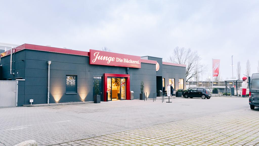Junge Die Bäckerei., Rissener Straße in Wedel