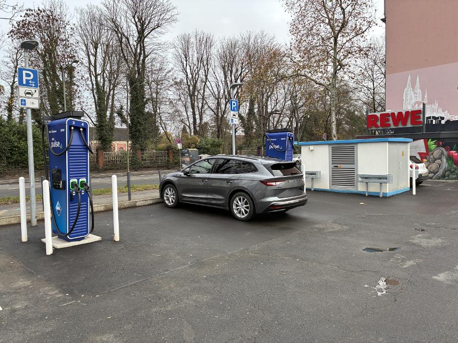 Aral pulse Ladestation, Widdersdorfer Straße in Köln