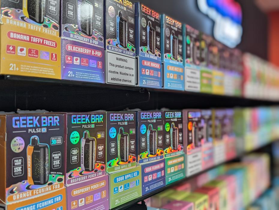 Red Star Vapor & Smoke - Chandler, AZ