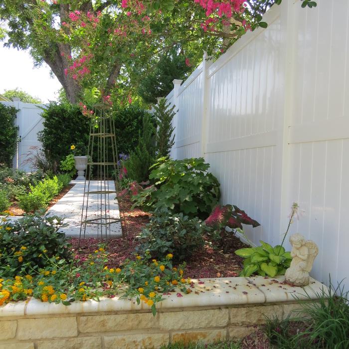 Buzz Custom Fence Image