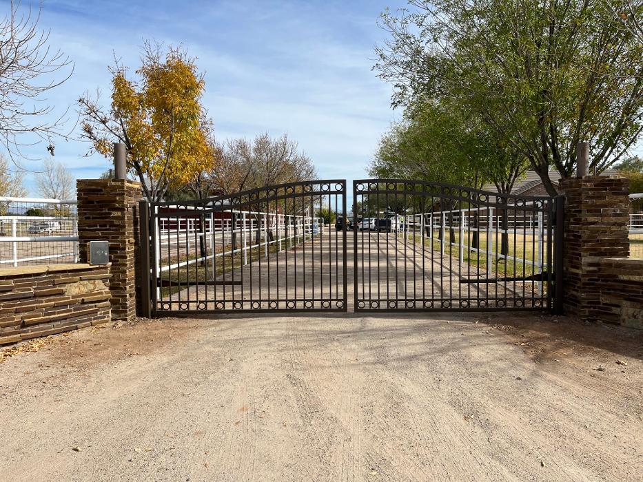 Buzz Custom Fence Image