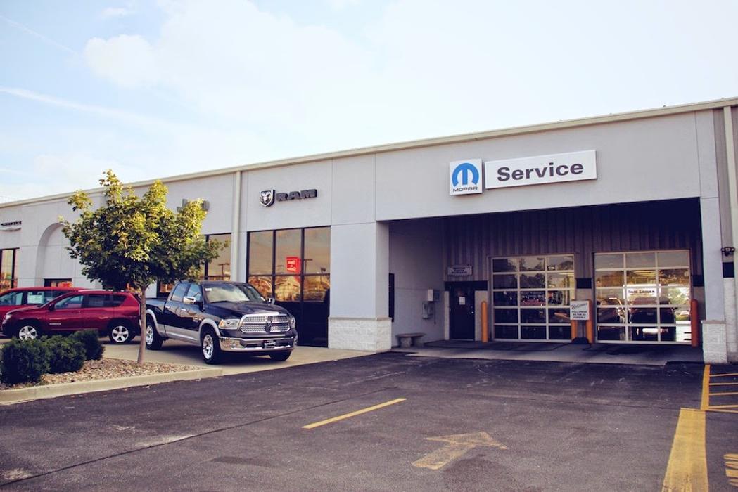 Sam Leman Chrysler Jeep Dodge Ram Bloomington Logo