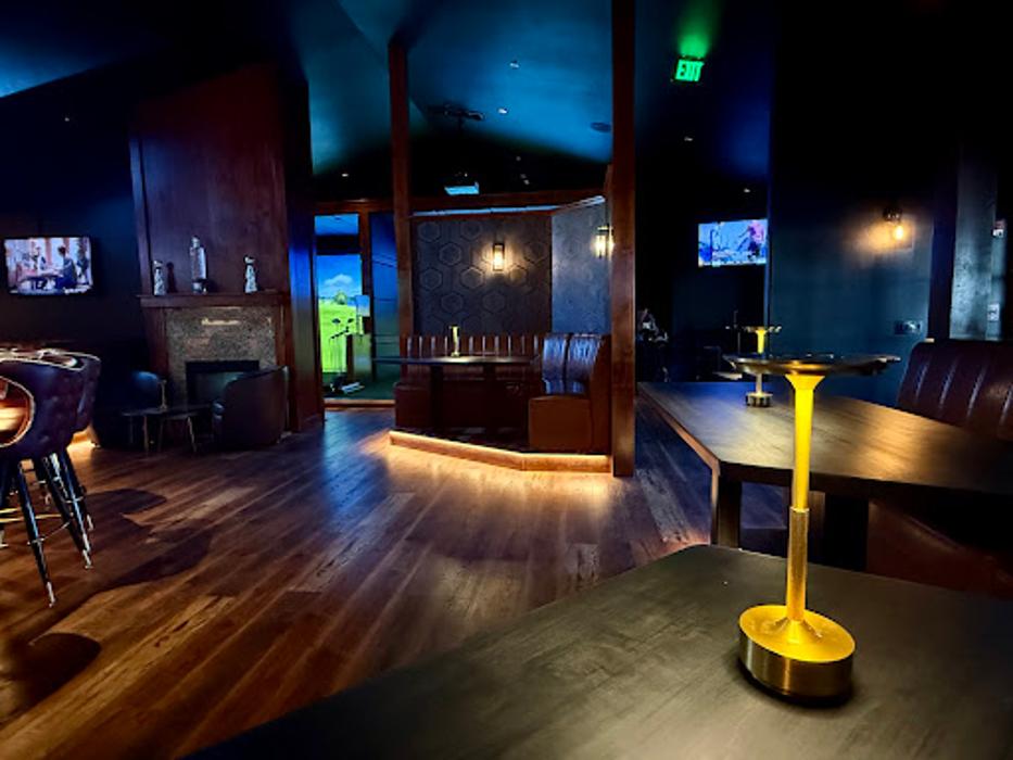 Stingers Golf Lounge - Bar & Simulators - Zephyr Cove, NV