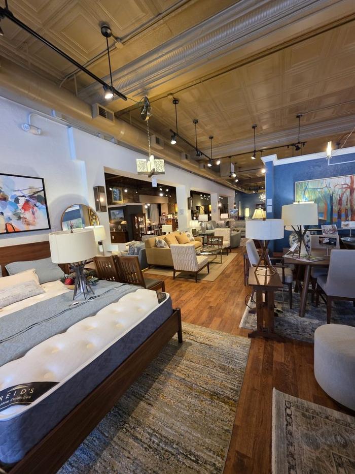 Reid's Fine Furnishings Logo