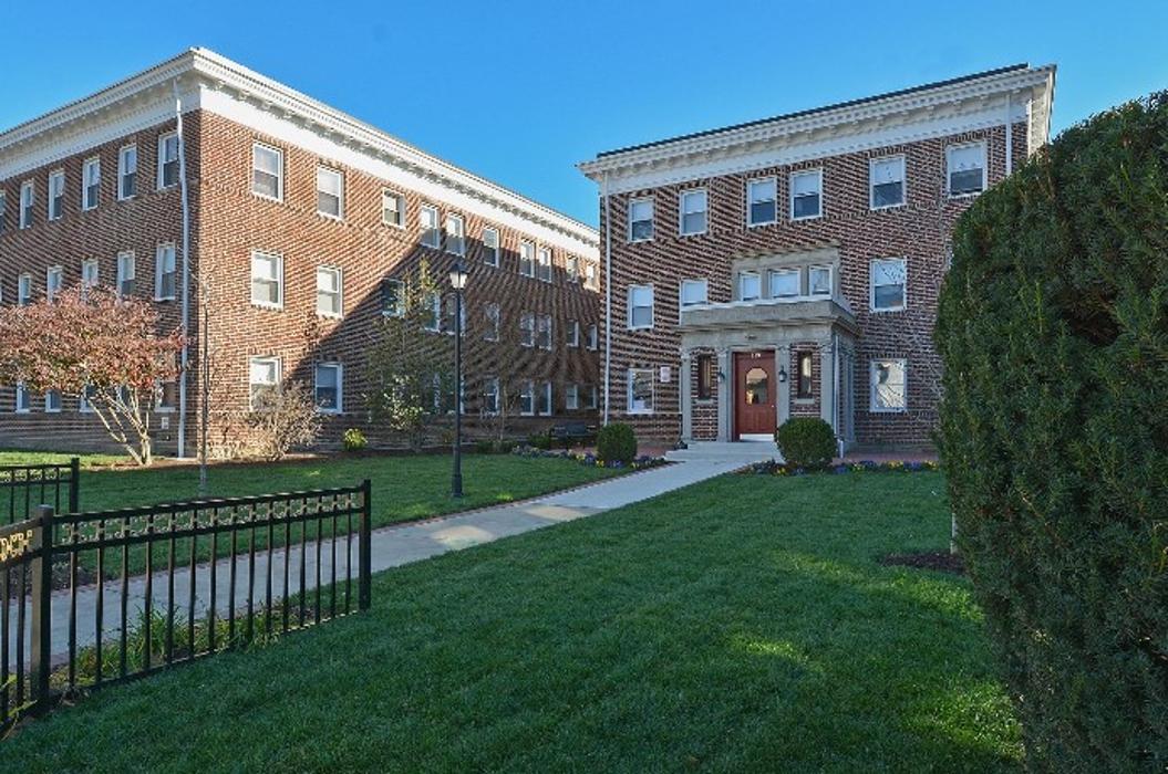 Suburban Court Apartments - Ardmore, PA