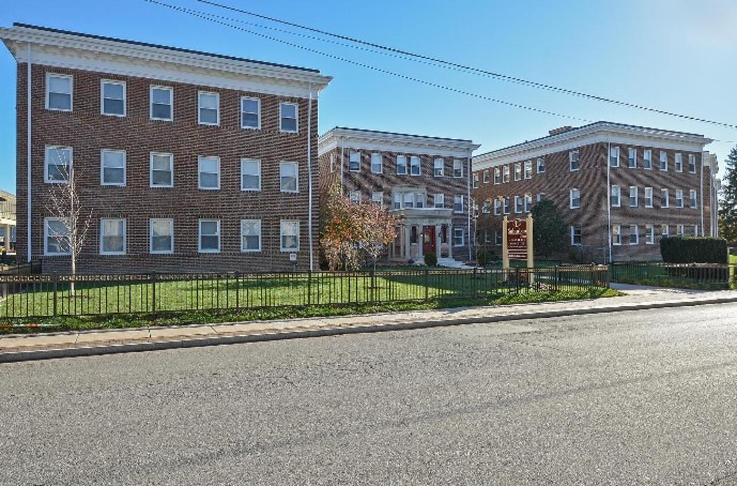 Suburban Court Apartments - Ardmore, PA