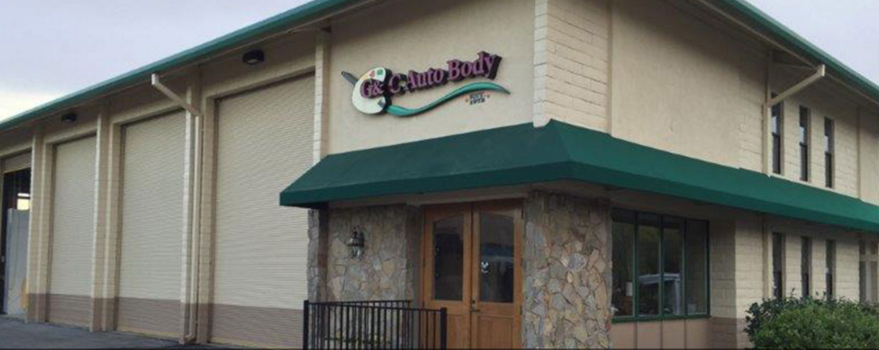 G &amp; C Auto Body, Inc. Logo