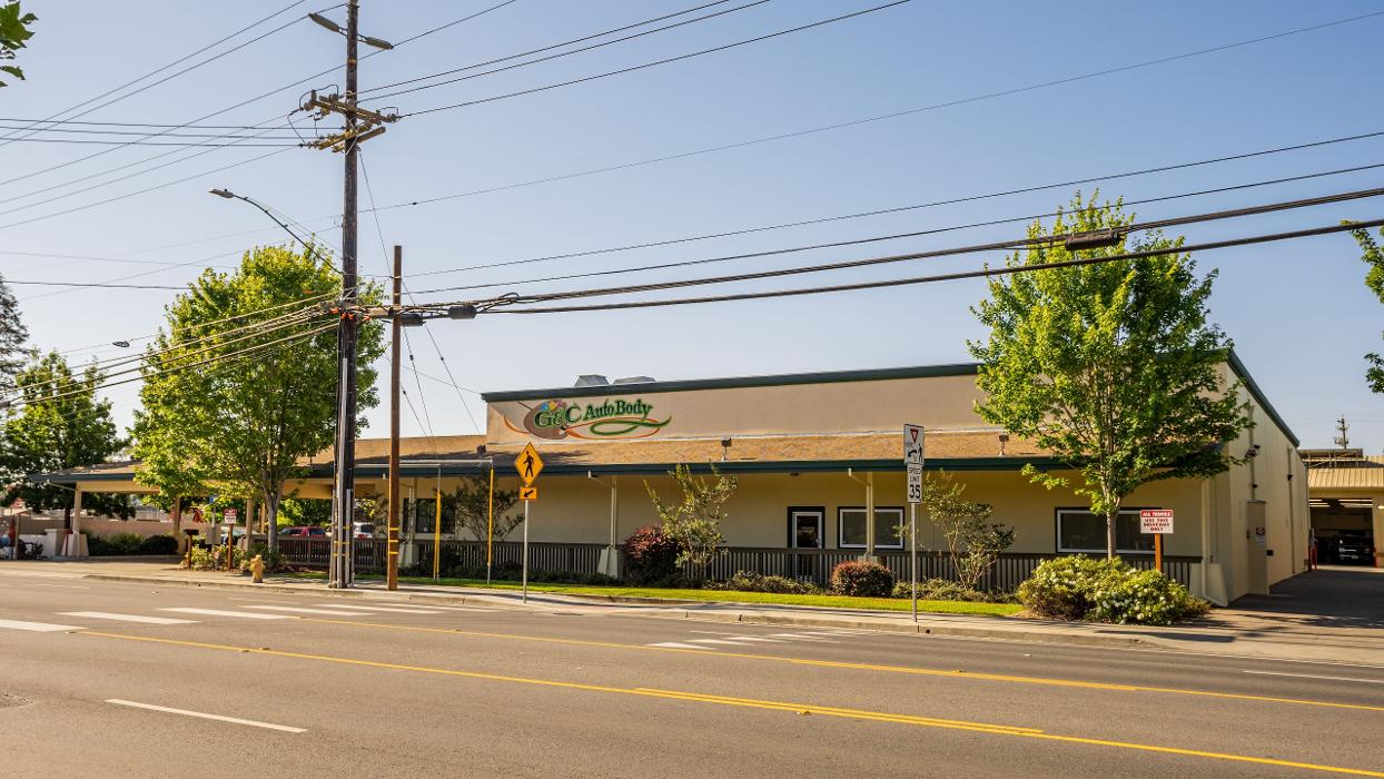 G & C Auto Body Image