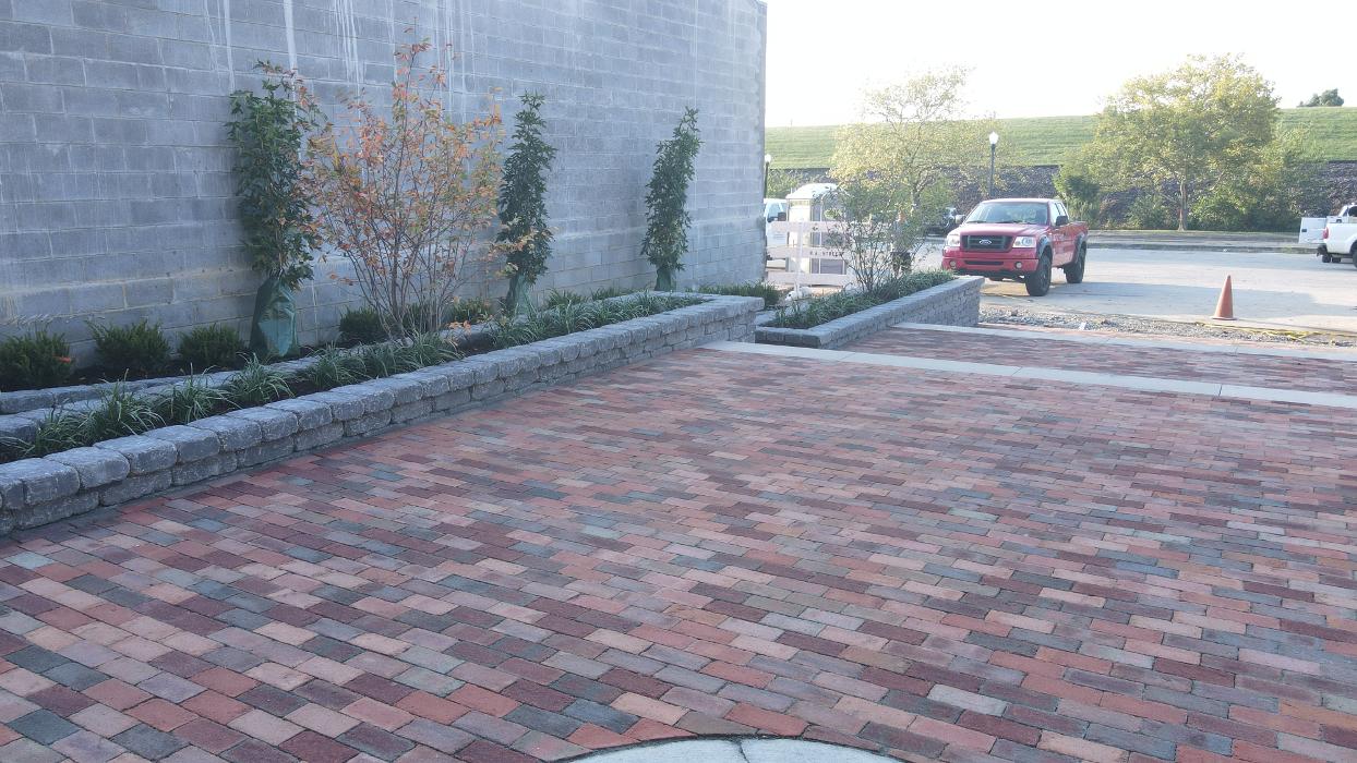 Lamb's Lawn Service & Landscaping LLC Image