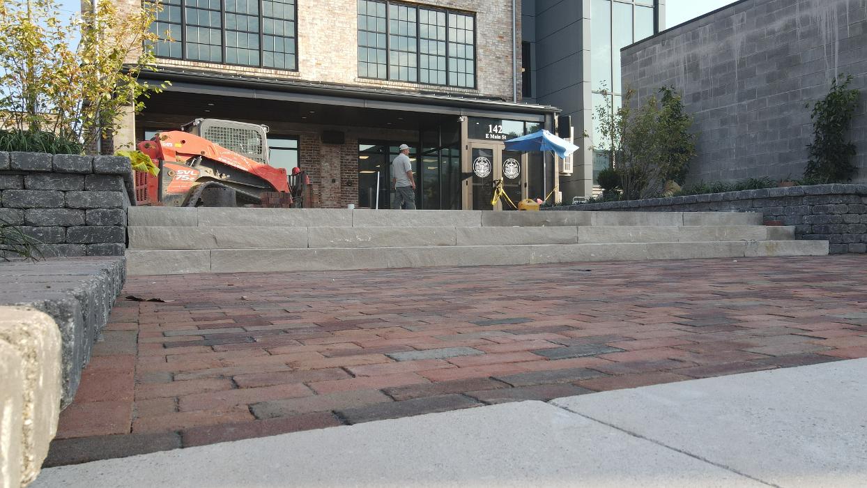 Lamb's Lawn Service & Landscaping LLC Image