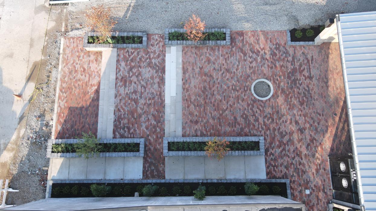 Lamb's Lawn Service & Landscaping LLC Image