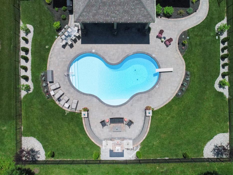 Lamb's Lawn Service & Landscaping LLC Image