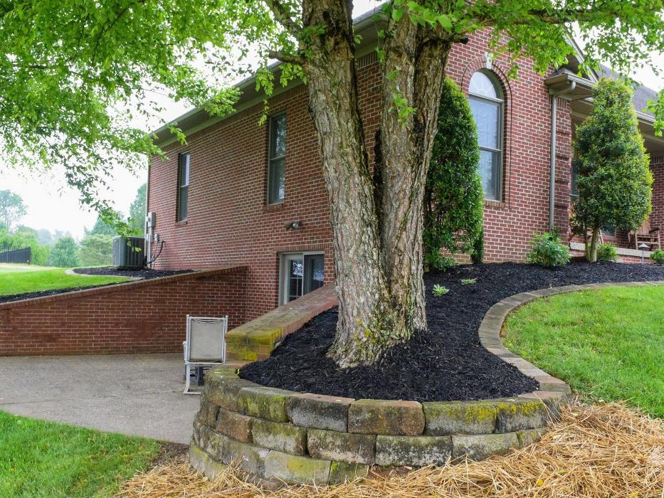 Lamb's Lawn Service & Landscaping LLC Image