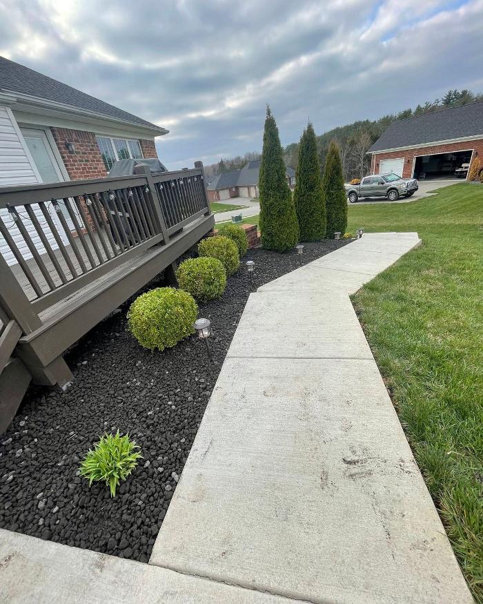 Lamb's Lawn Service & Landscaping LLC Image