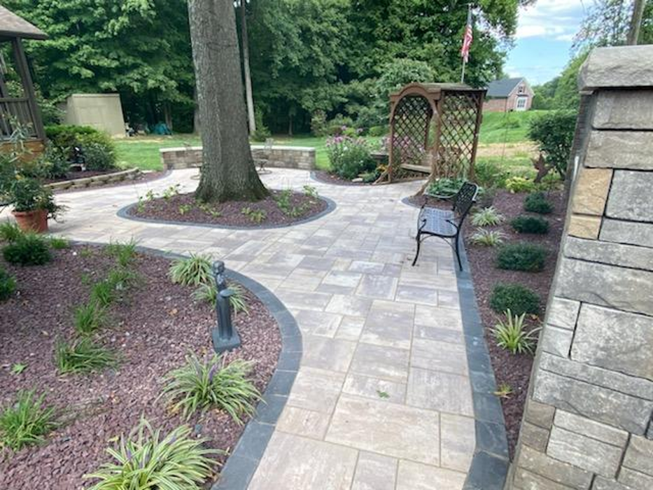 Lamb's Lawn Service & Landscaping LLC Image