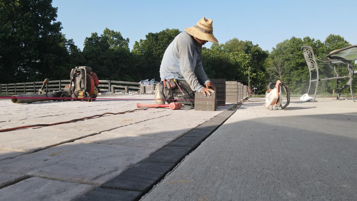 Lamb's Lawn Service & Landscaping LLC Image